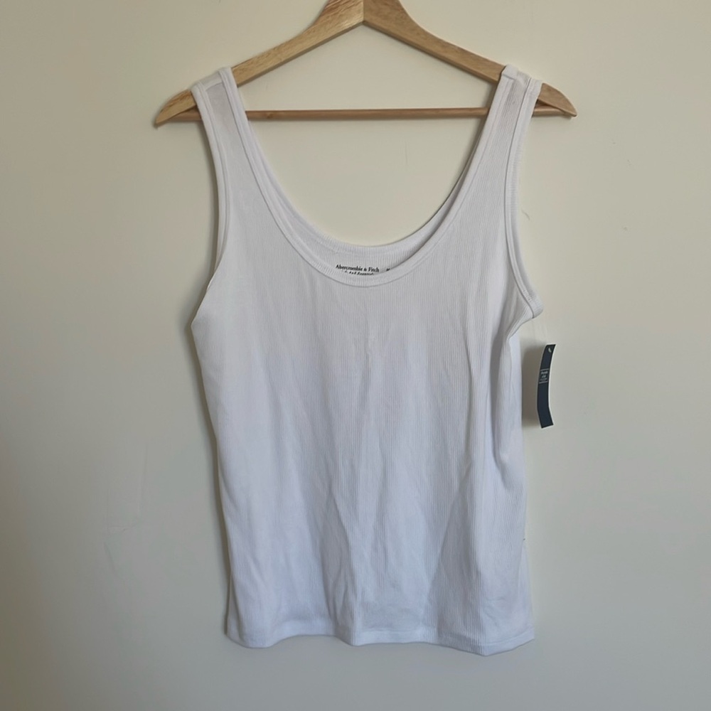 Abercrombie & Fitch NWT tank top size medium